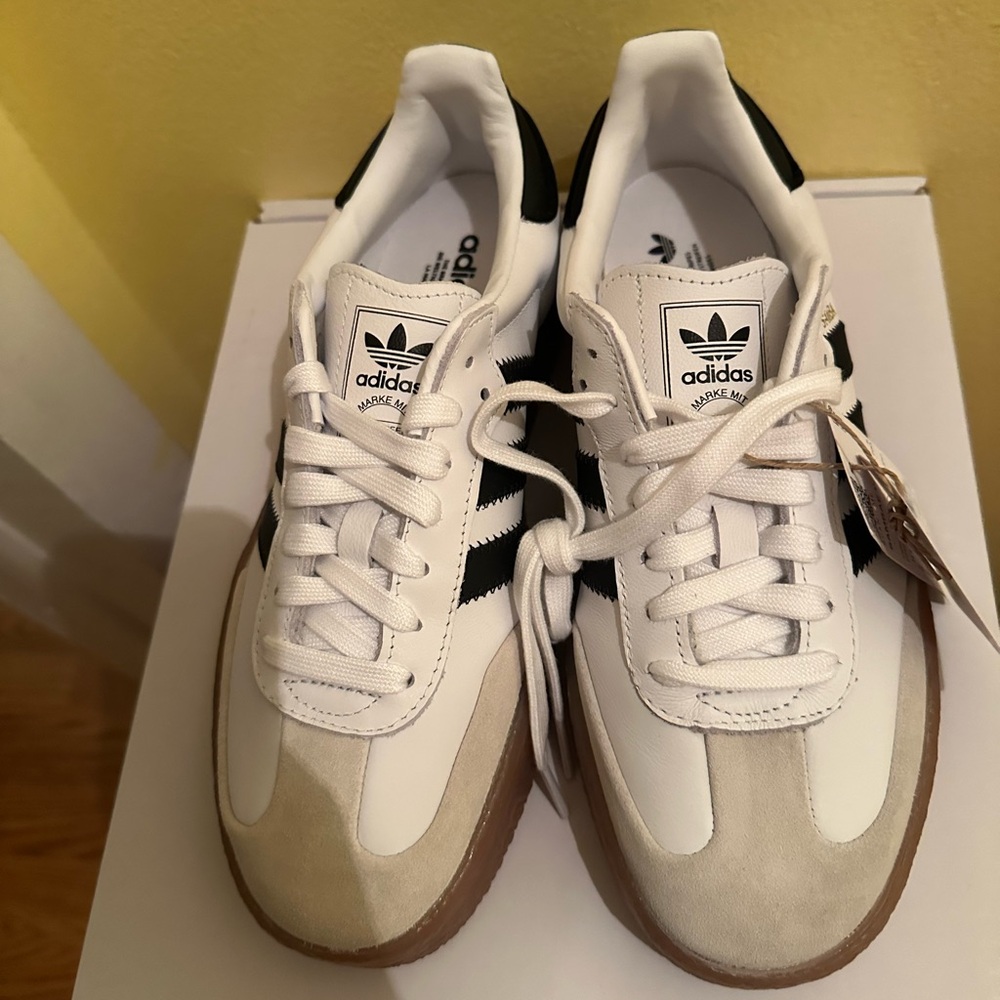 Adidas Womens White and Black Sneakers 6.5 - Picture 5 of 6